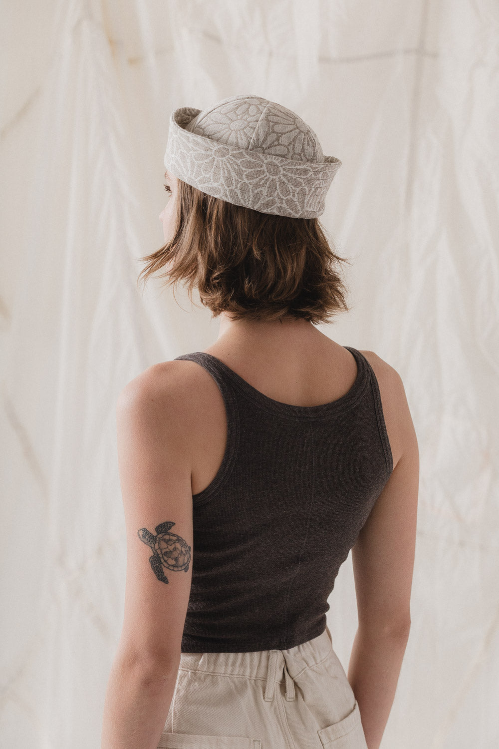 Marée Hat in Daisy Jacquard Linen