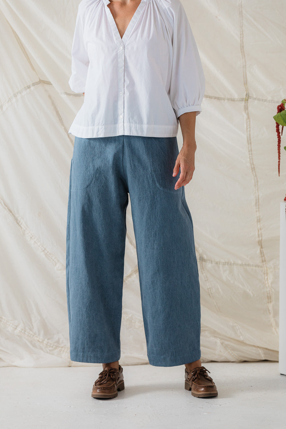 Nuria Barrel Pant in Weathered Denim