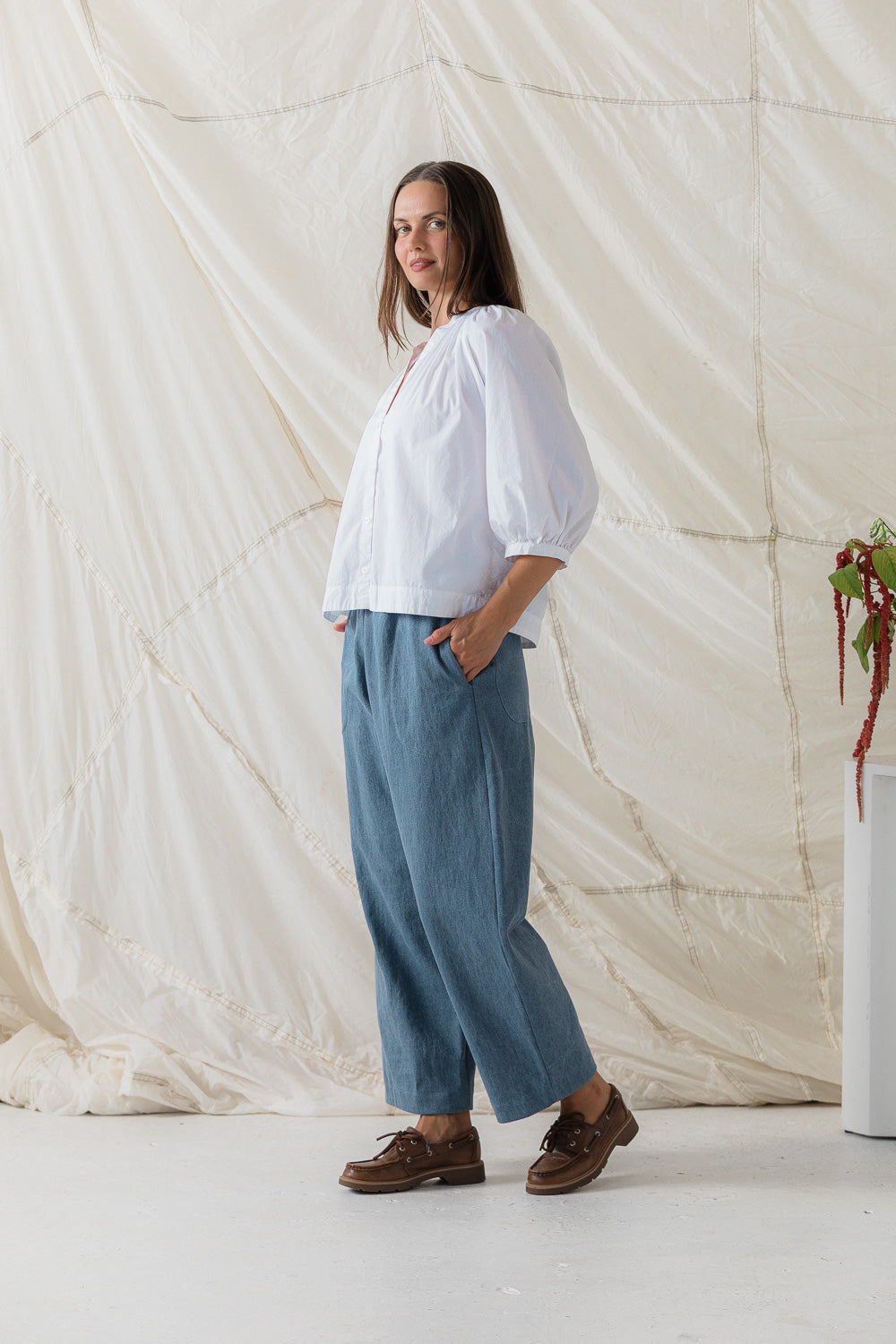 Nuria Barrel Pant in Weathered Denim