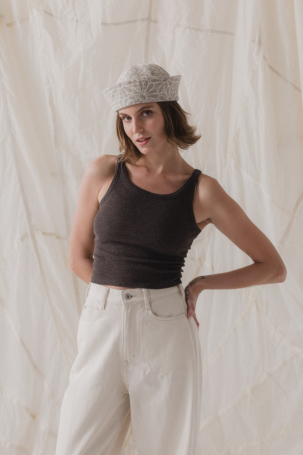 Marée Hat in Daisy Jacquard Linen