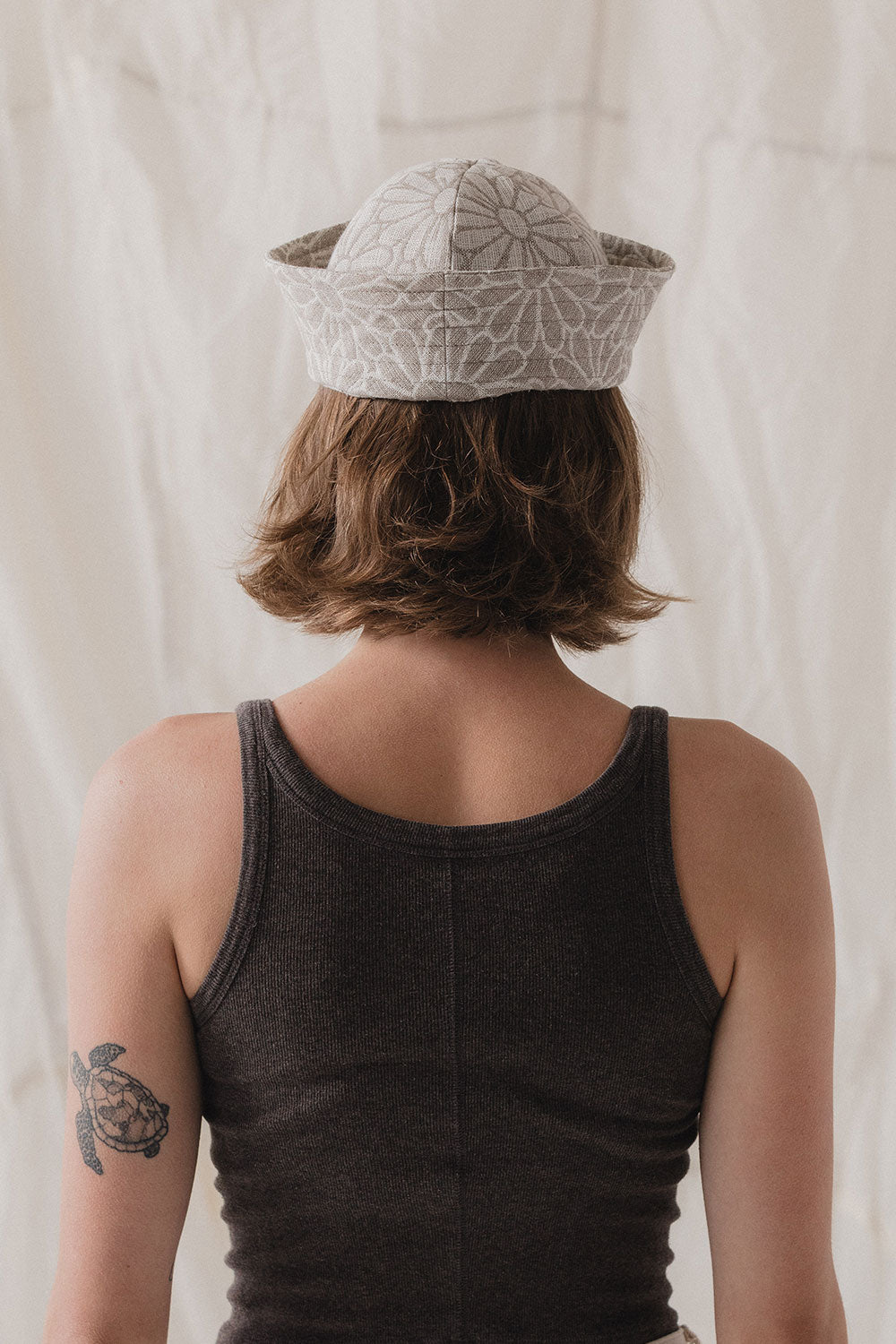 Marée Hat in Daisy Jacquard Linen